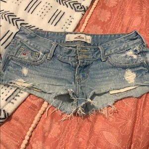 Hollister destructed Jean shorts 🤩